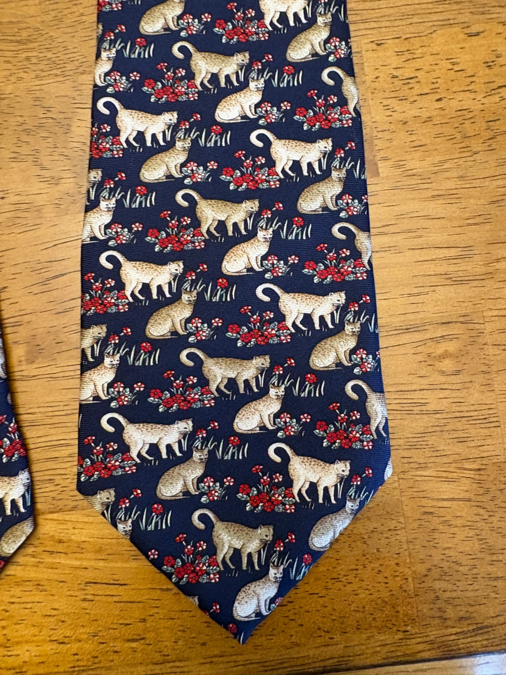 Cute kitty tie vintage necktie 100% silk cat’s in flowers Made in Italy Bengal